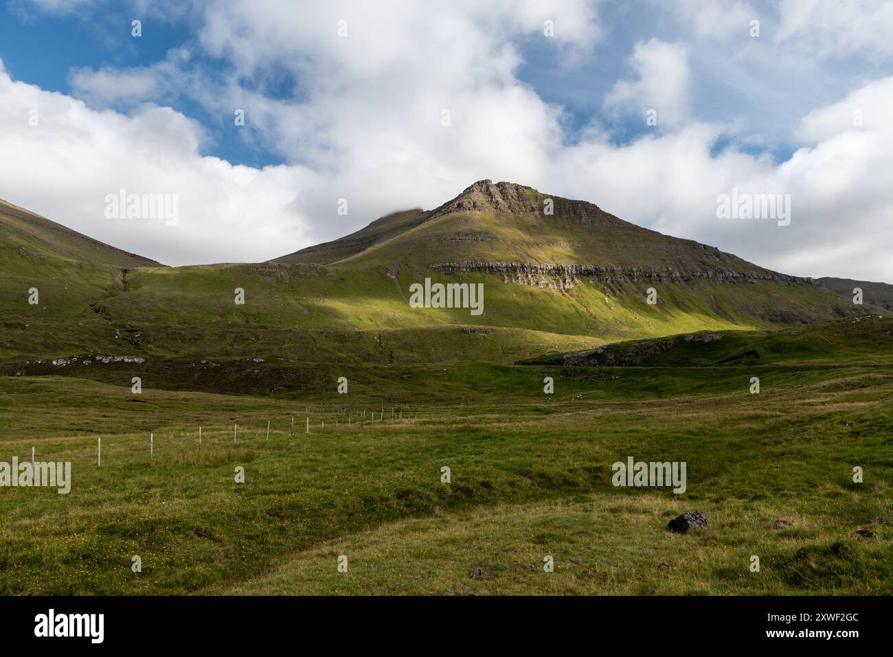 La montagna più alta delle Isole Faroe Foto Stock