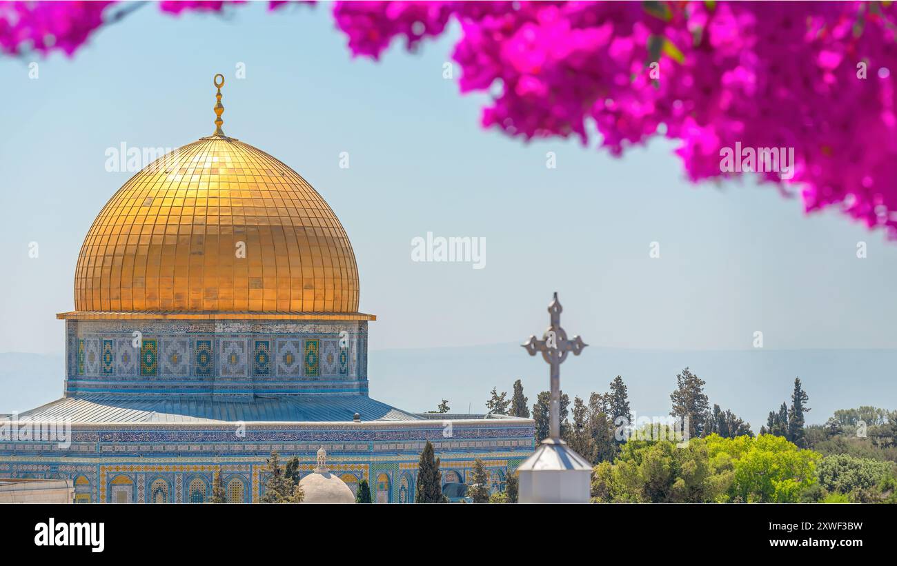 La Cupola della roccia è un santuario islamico situato sul Monte del Tempio nella città vecchia di Gerusalemme, Israele. Foto Stock