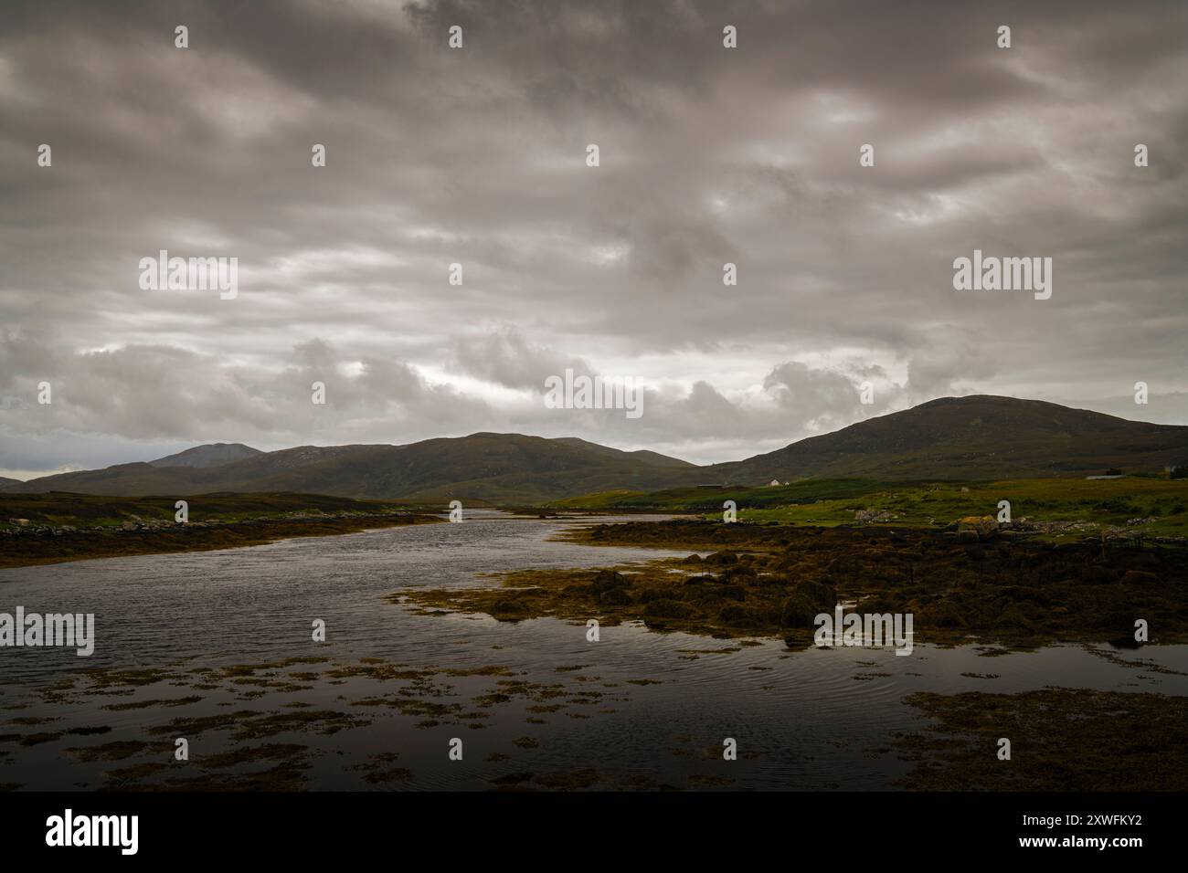 Un'immagine HDR estiva di North Locheynort, Toabh a Tuath Loch Aineort, South Uist, Ebridi esterne, Scozia. 8 agosto 2024 Foto Stock