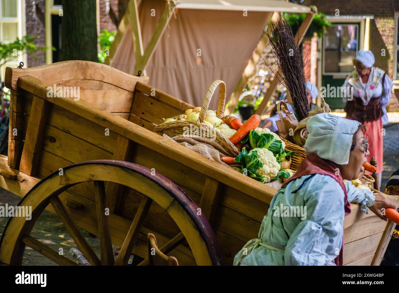 14 07 2024, Leida, Paesi Bassi: I cittadini rendono omaggio a Rembrandt che si esibisce in scene dei dipinti di Rembrandts Foto Stock