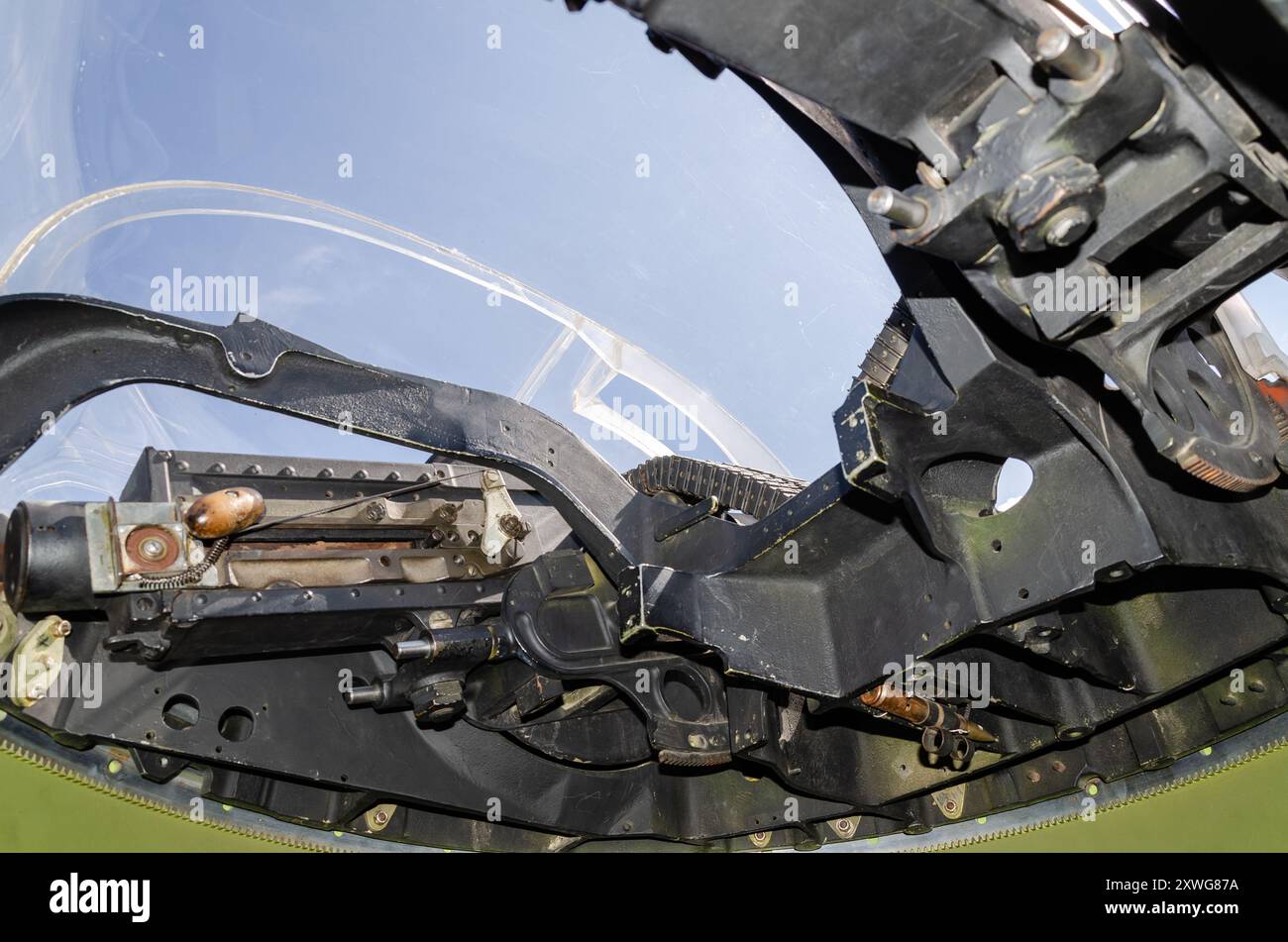 Canadian Warplane Heritage Museum Avro Lancaster FM213, conosciuto come Mynarski Lancaster. Interno della torretta superiore centrale con mitragliatrice Foto Stock