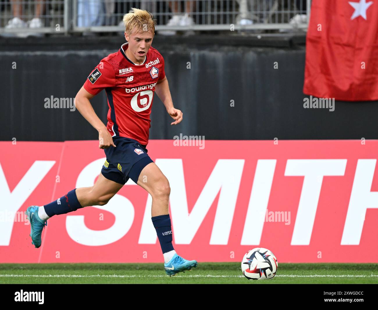 VALENCIENNES - Hakon Arnar Haraldsson di Lille OSC durante il terzo turno di qualificazione della UEFA Champions League tra Lille OSC e Fenerbahce SK allo Stade du Hainaut il 6 agosto 2024 a Valenciennes, in Francia. ANP | Hollandse Hoogte | GERRIT VAN KEULEN Foto Stock