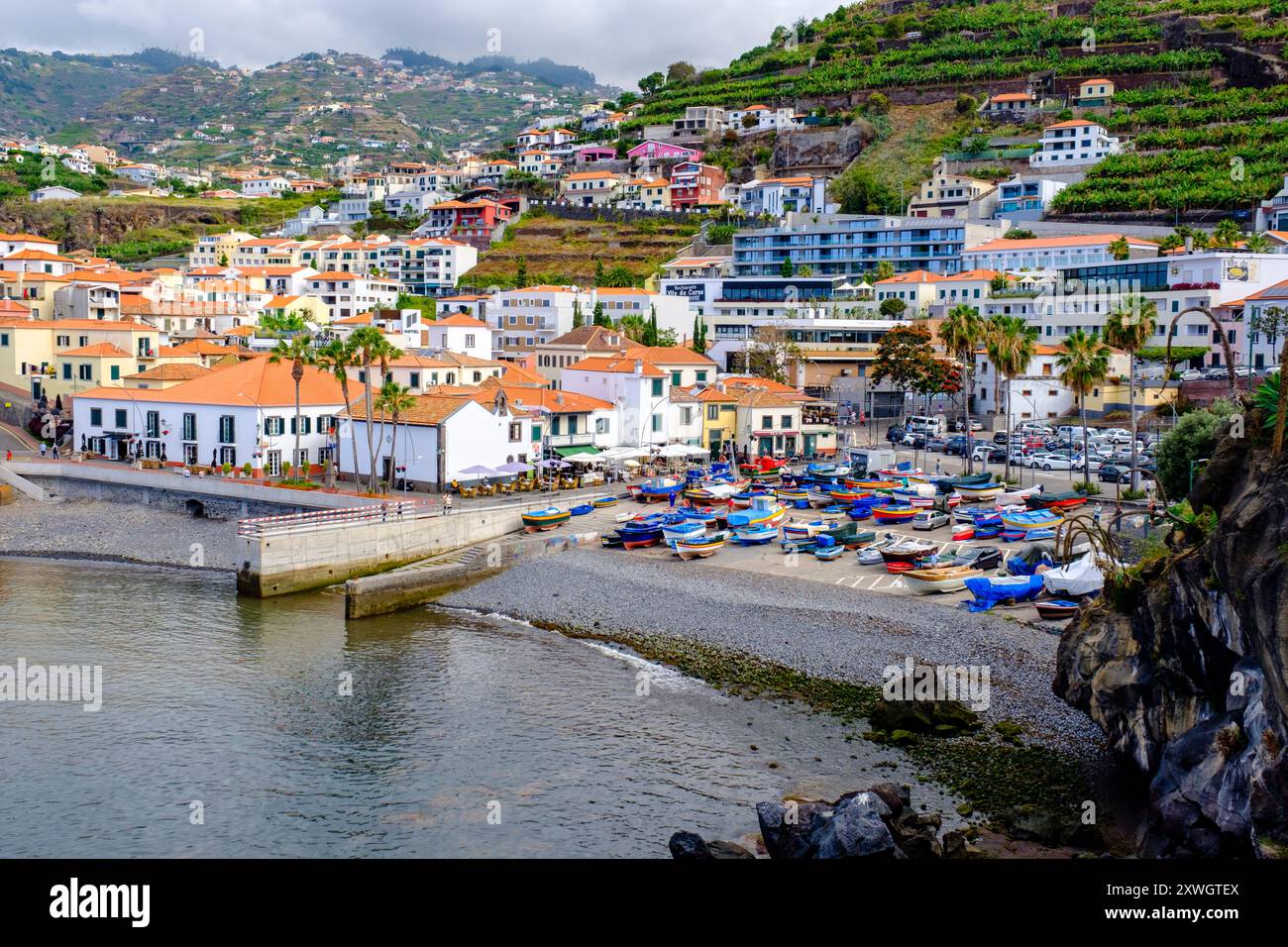 Città del porto di Câmara de Lobos, barche da pesca, isola di Madeira, Portogallo Foto Stock