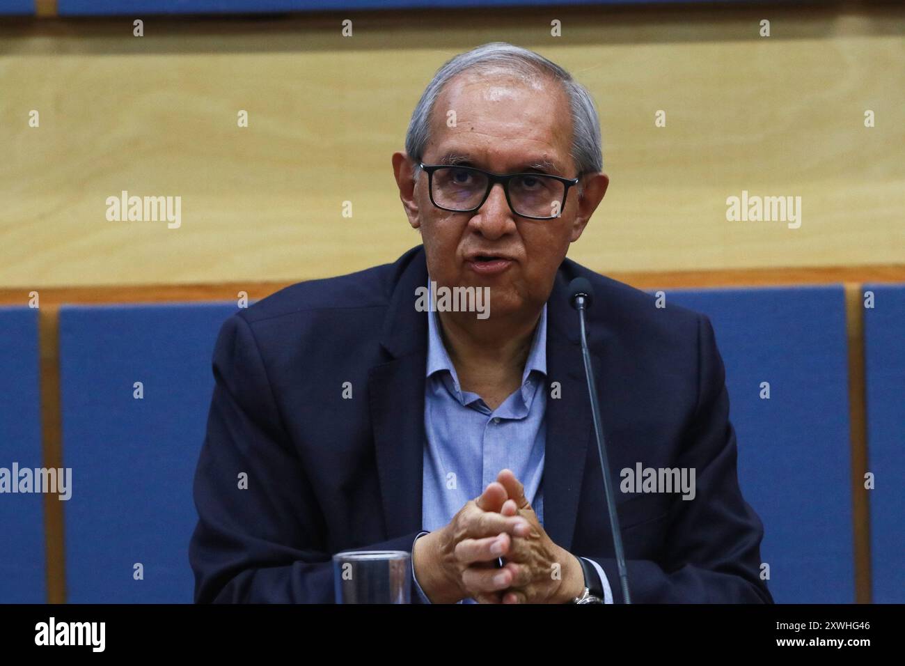 Messico, Messico. 19 agosto 2024. Il Dr. Raul Trejo Delarbre, ricercatore presso l'Institute for Social Research presso l'Università Nazionale Autonoma del Messico (UNAM), parla durante una conferenza stampa la disinformazione richiede alfabetizzazione mediatica presso la Torre del Rettore dell'UNAM. Credito: SOPA Images Limited/Alamy Live News Foto Stock