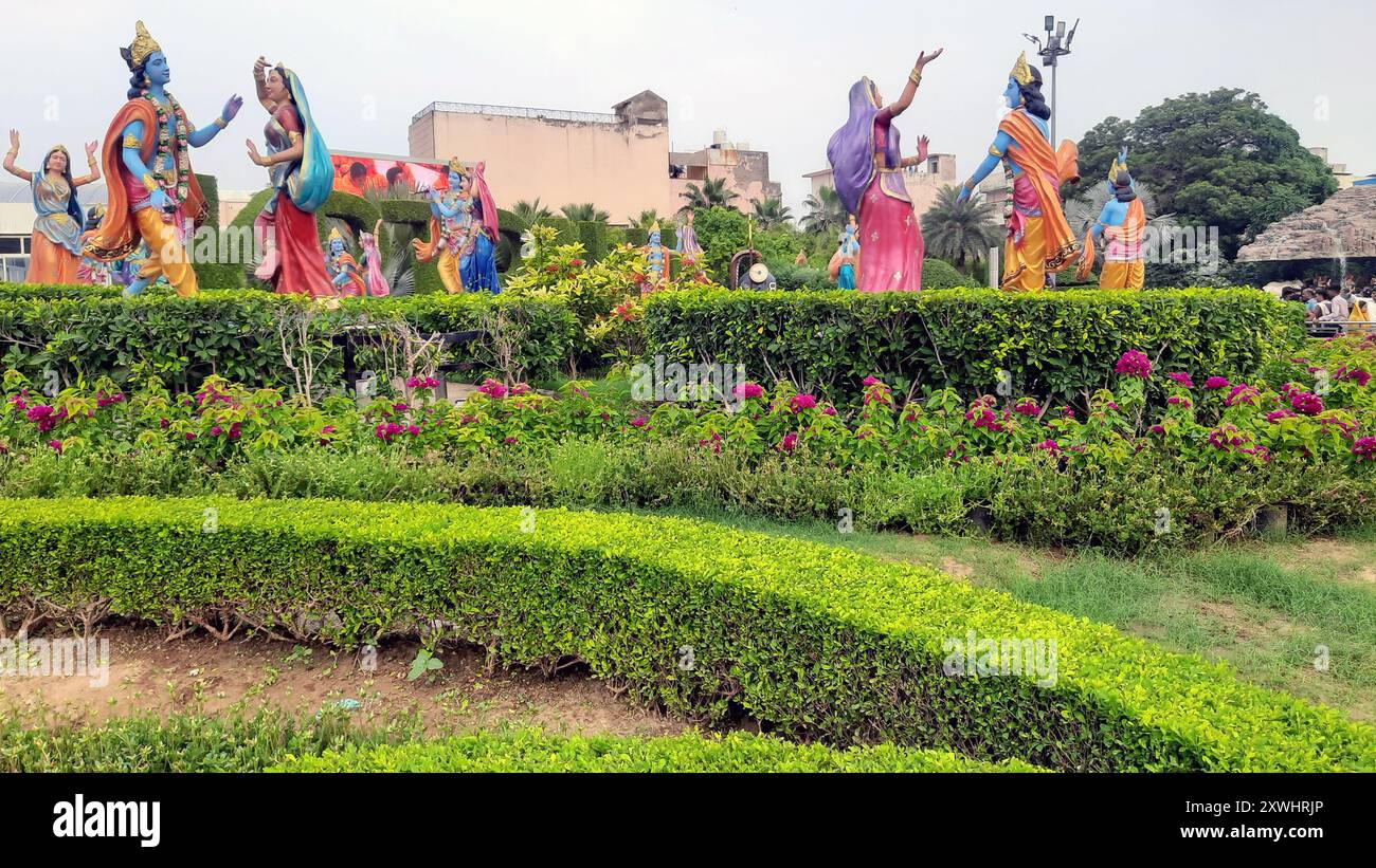 14.08.2023, U.P., India, Lord Krishna che esegue Raas con Gopis in Vrindavan, Idol of Lord Foto Stock