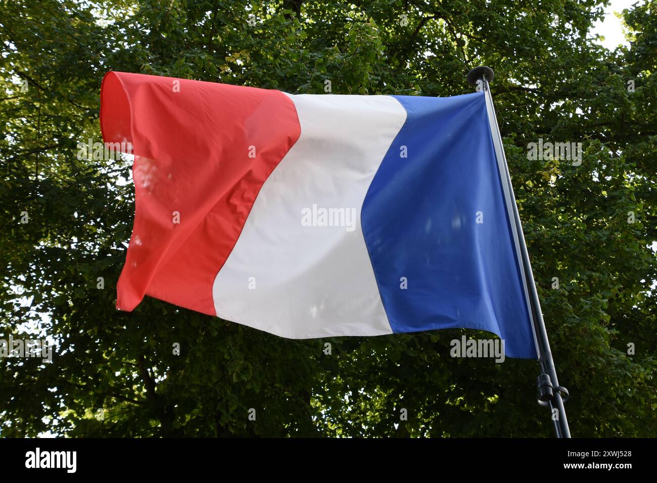 Un drapeau francese à Valenciennes Foto Stock