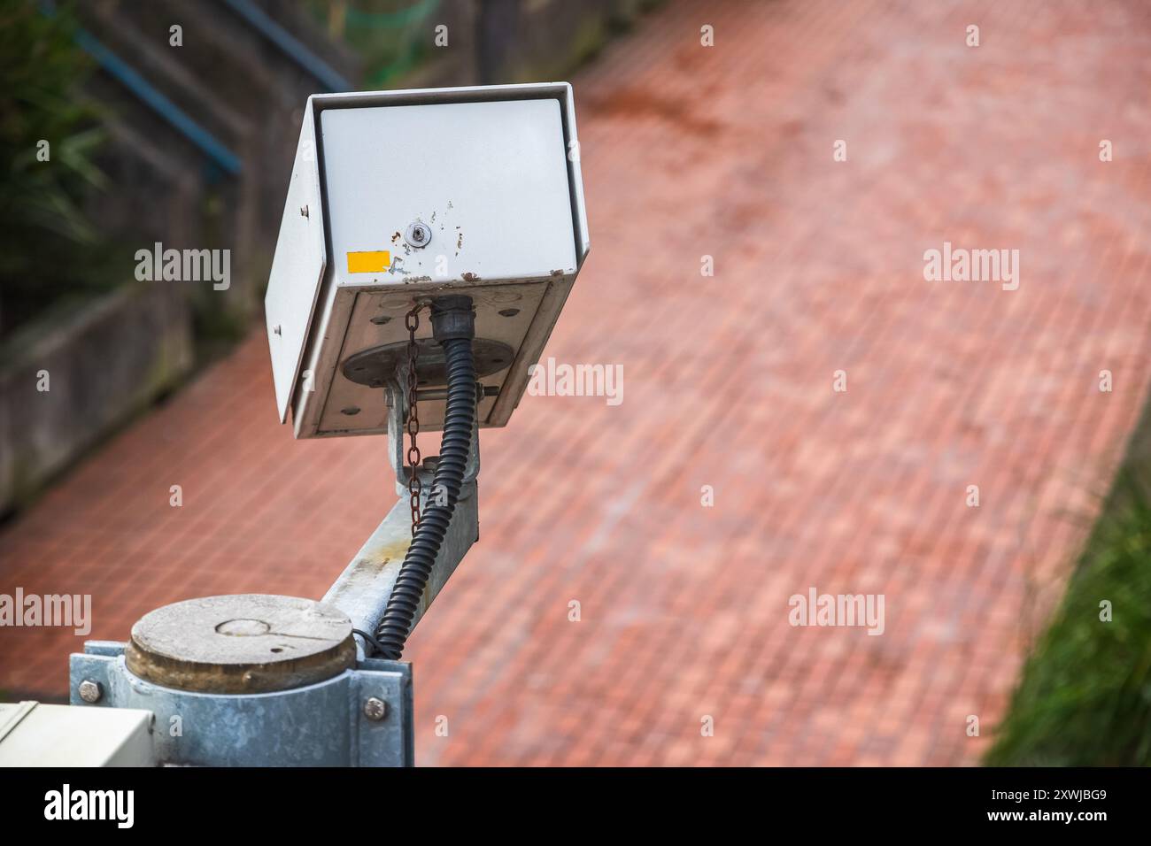 Telecamera di sorveglianza di fronte a una strada vuota a Londra Foto Stock