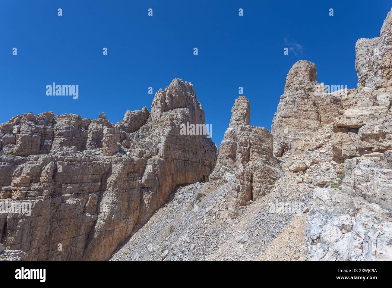 La Torre di Pisa è la punta del massiccio del Latemar, Dolomiti, Italia Foto Stock