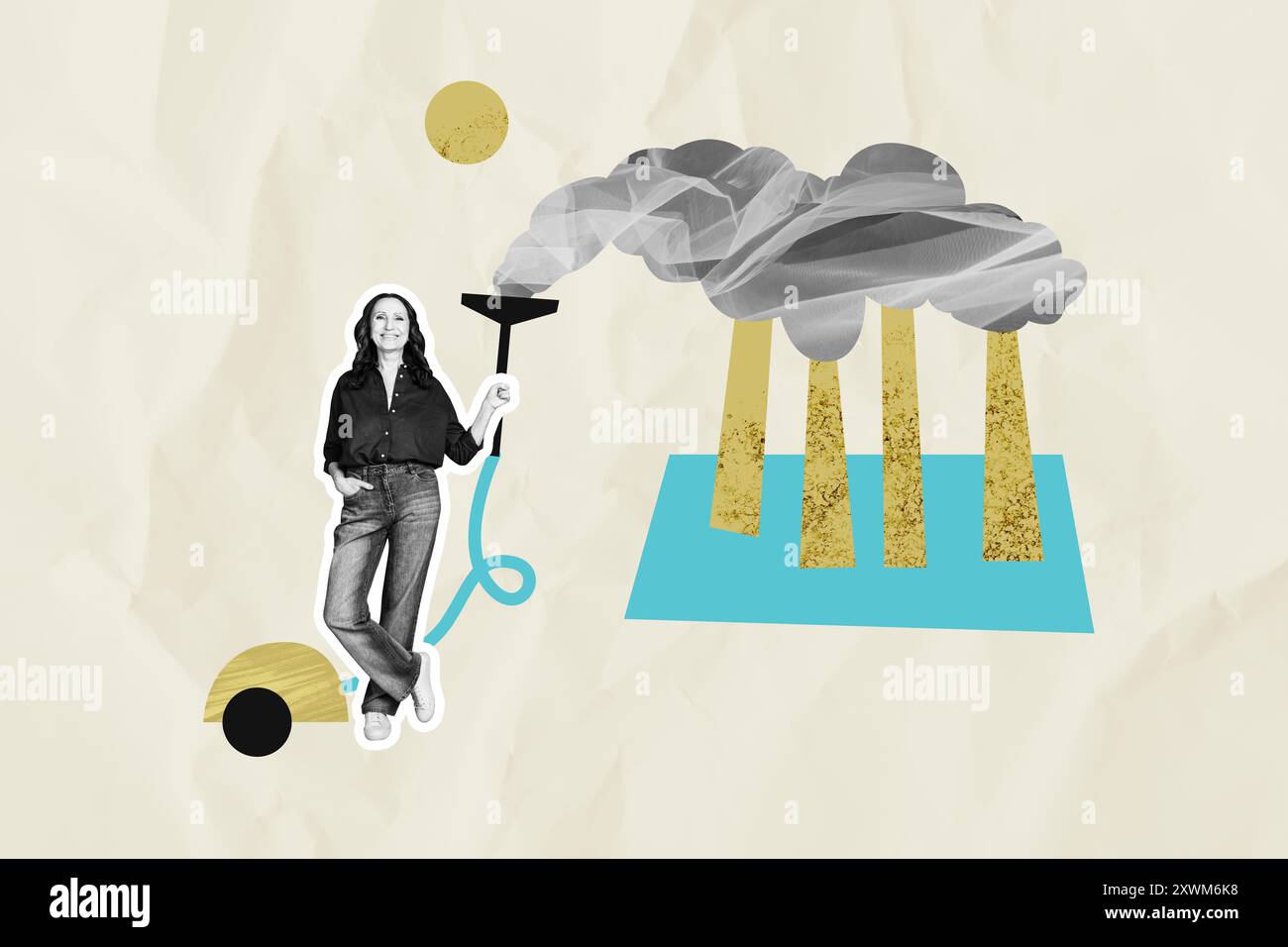 Collage fotografico composito di una donna anziana felice tenere l'aspirapolvere fumi tubo in tessuto emissione aria inquinamento pulito isolato su sfondo verniciato Foto Stock