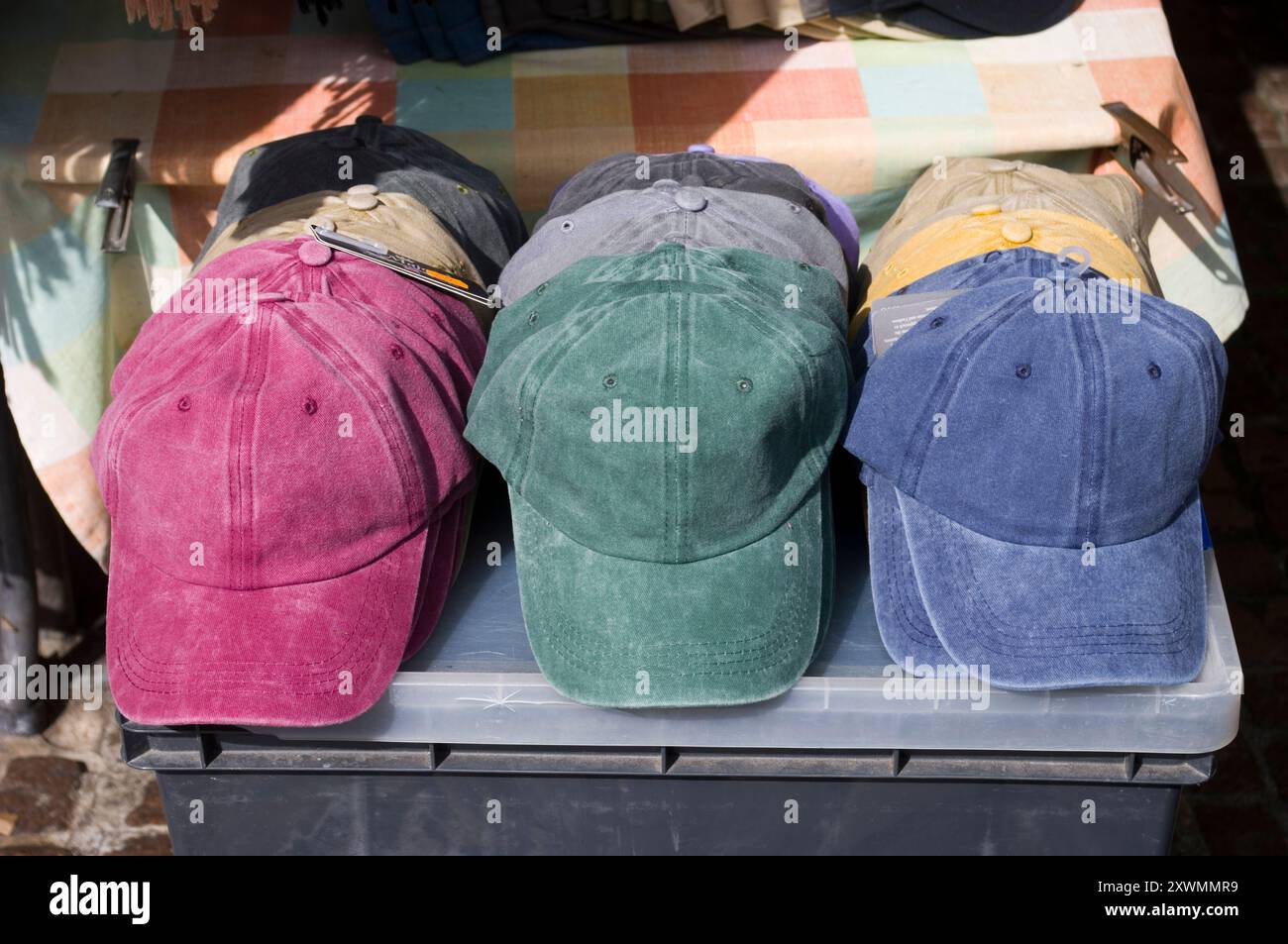 Cappelli da baseball in vendita Foto Stock