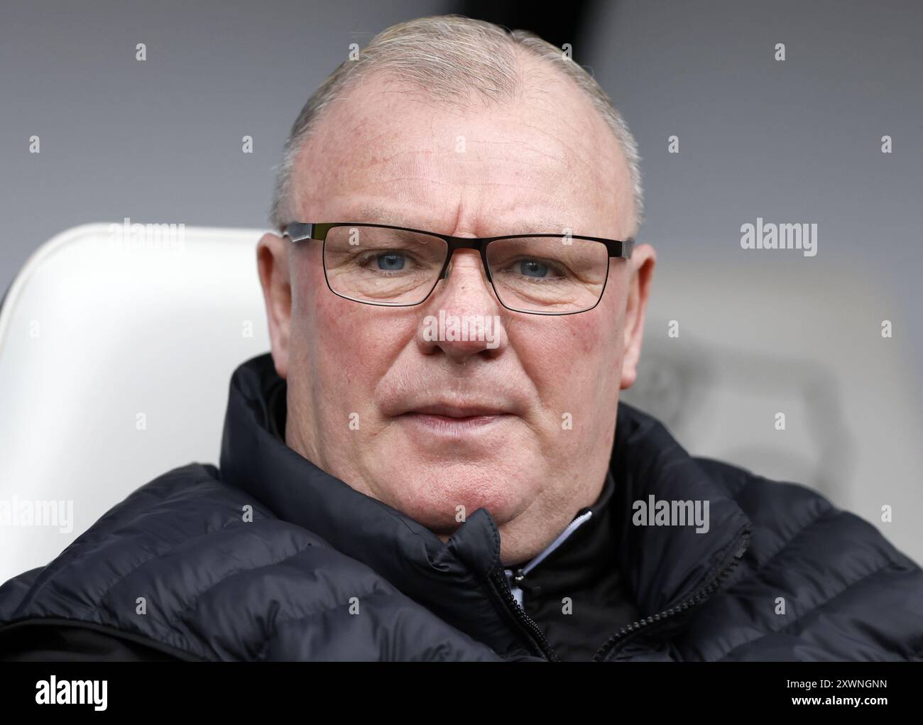 Foto del file datata 17-02-2024 di Steve Evans. Il manager dei Rotherham Steve Evans è stato messo al bando da un touchdown di una partita e multato di 1.000 sterline per cattiva condotta da parte della Football Association. Data di pubblicazione: Martedì 20 agosto 2024. Foto Stock