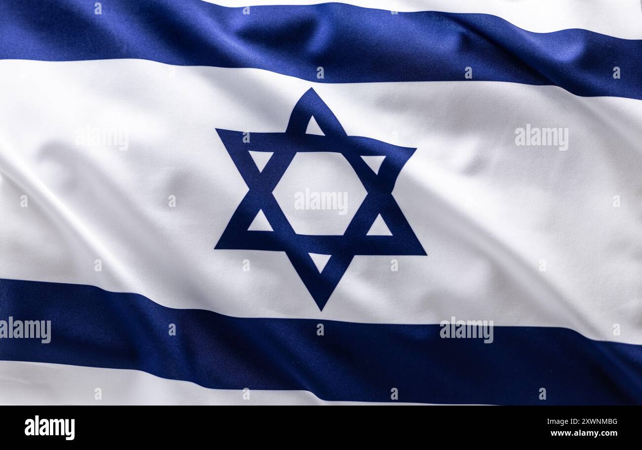Bandiera israeliana che soffia nel vento - primo piano. Foto Stock