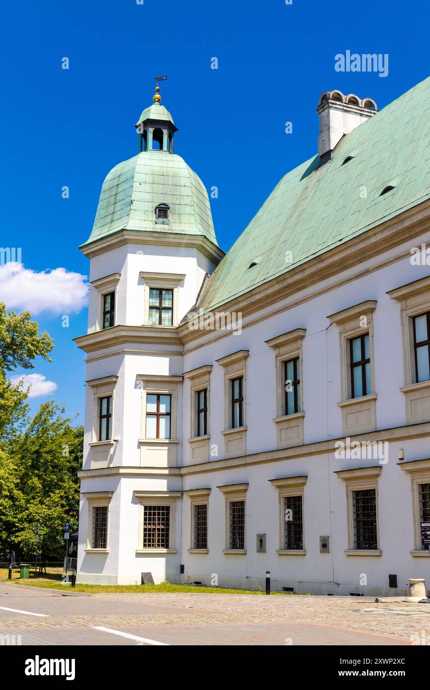 Esterno del castello di Ujazdów (Zamek Ujazdowski) che ospita il Centro di Arte Contemporanea, Varsavia, Polonia Foto Stock