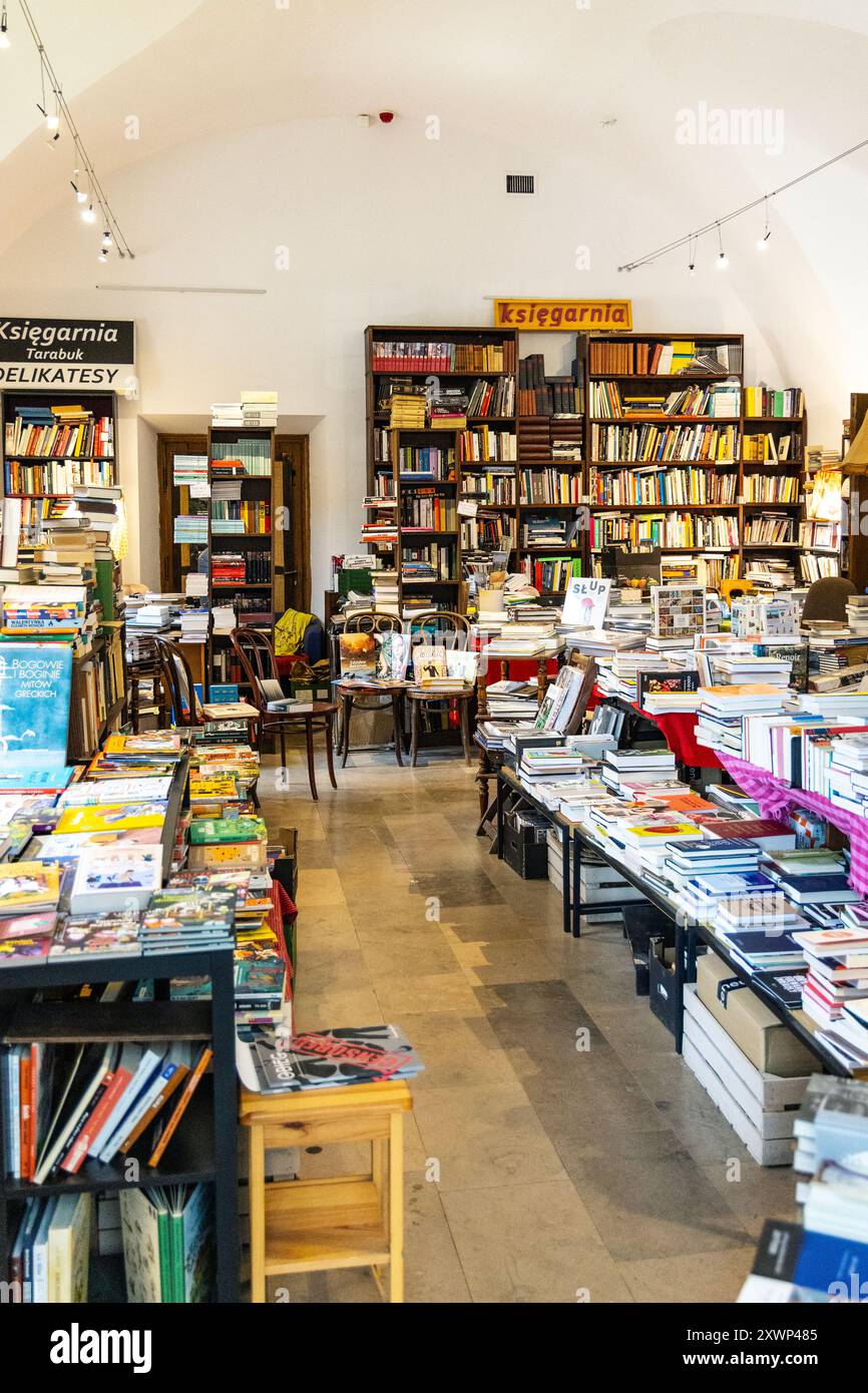 Libreria Tarabuk all'interno del castello di Ujazdów (Zamek Ujazdowski) che ospita il Centro di Arte Contemporanea, Varsavia, Polonia Foto Stock