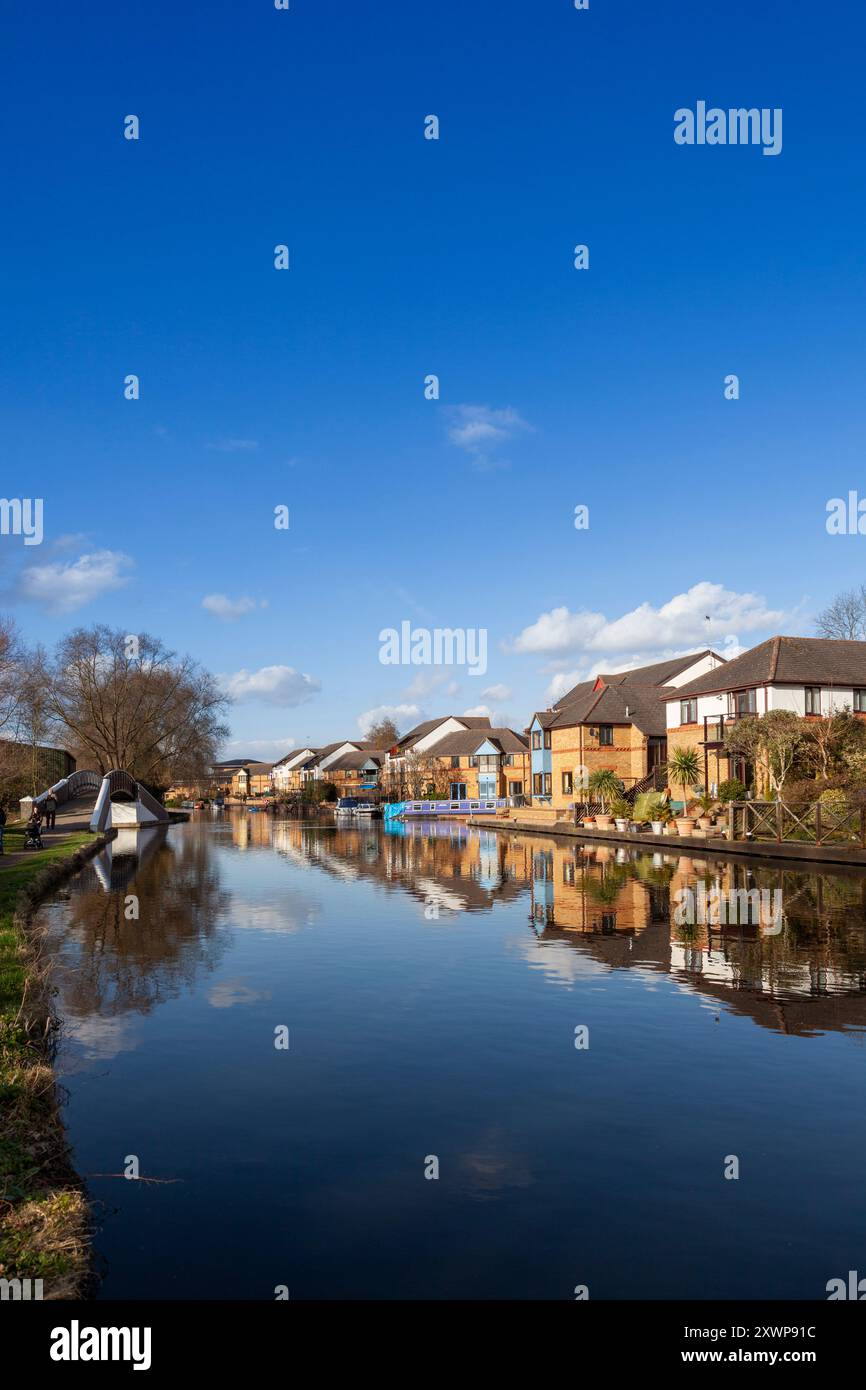 Regno Unito, Inghilterra, grande Londra, Harefield, sviluppo immobiliare vicino al Grand Union Canal Foto Stock