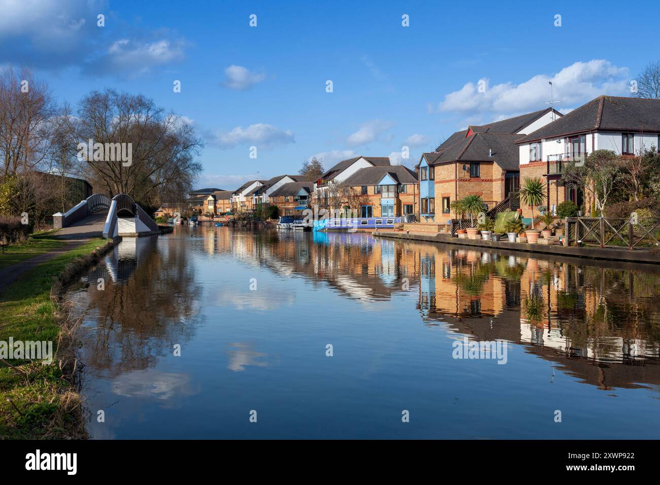 Regno Unito, Inghilterra, grande Londra, Harefield, sviluppo abitativo vicino al Grand Union Canal Foto Stock