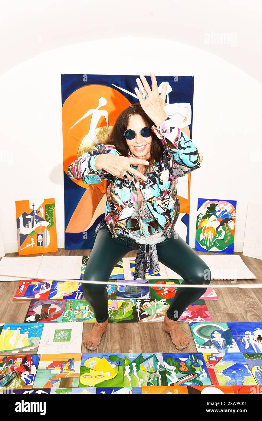 London Artist Julie Bloom Current Collection of Mixed Media Artworks, London, Regno Unito. Credit PatPhoto/Alamy Stock Foto Stock