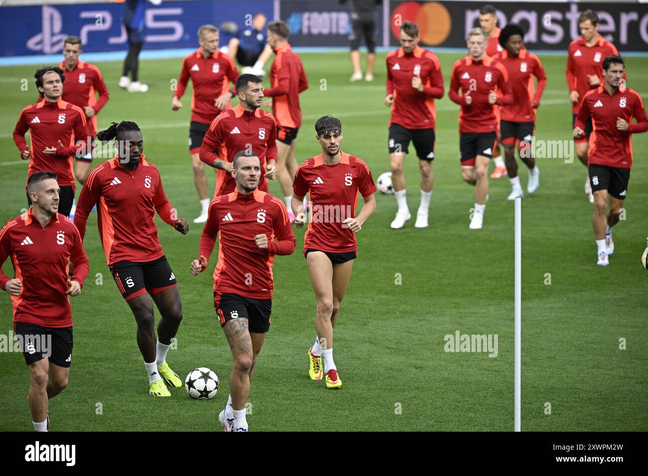 Malmö, SVEZIA 20240820Sparta Praga durante gli allenamenti prima della partita di qualificazione della Champions League contro il Malmö FF all'Eleda Stadium di Malmö. Foto: Johan Nilsson/TT/codice 50090 credito: TT News Agency/Alamy Live News Foto Stock