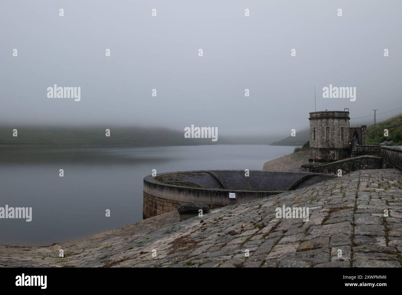 Giornata di pioggia al lago artificiale Silent Valley Foto Stock