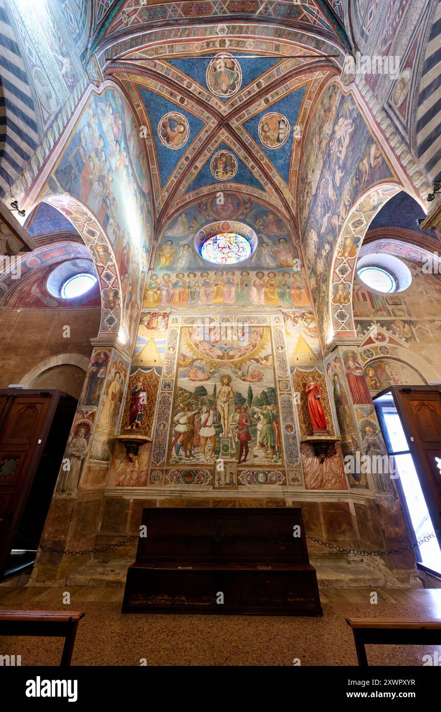 Martirio di San Sebastiano, Martirio di San Sebastiano, affresco di Benozzo Gozzoli, interno con affreschi della Collegiata di Santa Maria Assunta Foto Stock