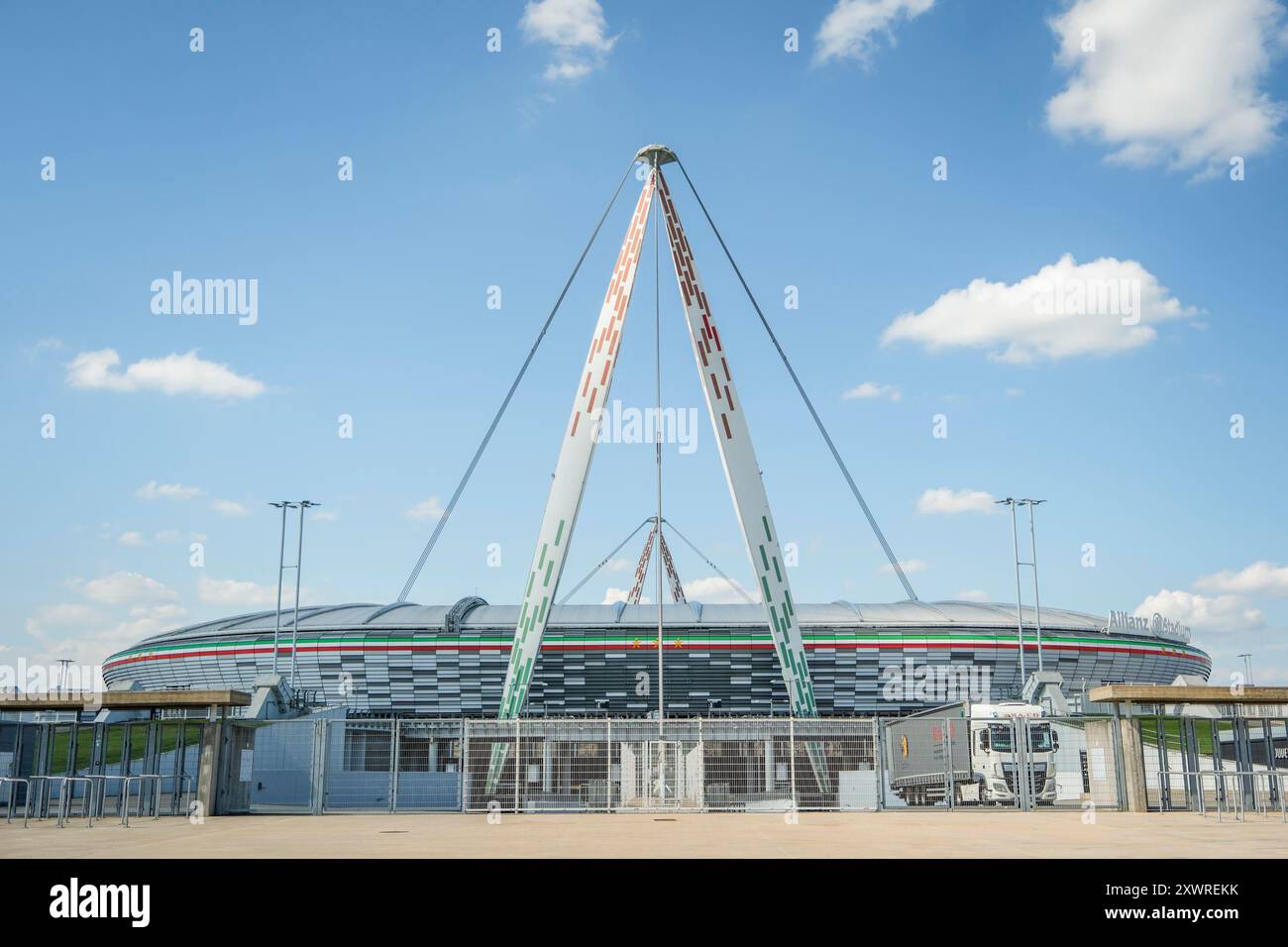 Torino, Italia. 20 agosto 2024. Veduta esterna dello Juventus Allianz Stadium. Torino, Italia - cronaca - Martedì 20 agosto 2024 - (Giulio Lapone/la Presse) Vista esterna dello Stadio Juventus Allianz. Torino, Italia - News - martedì 20 agosto 2024 - (Giulio Lapone/LaPresse) crediti: LaPresse/Alamy Live News Foto Stock