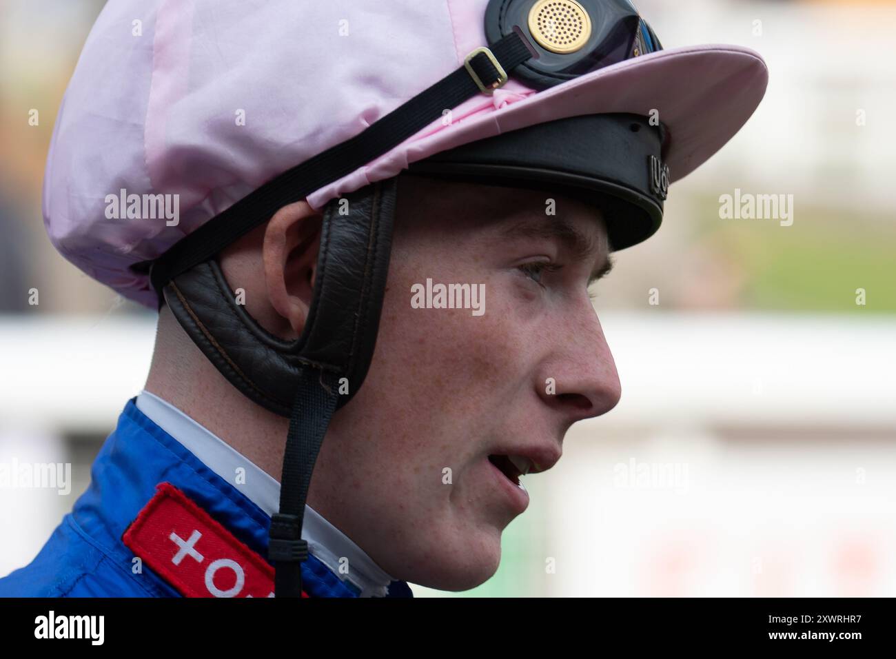 Windsor, Berkshire, Regno Unito. 19 agosto 2024. Jockey Joe Leavy. MORCAR guidata dal fantino Joe Leavy vince la Thames Alfa Romeo Slough Apprentice handicap Stakes (Classe 4) al Royal Windsor Racecourse di Windsor, Berkshire, durante la gara di Monday Night Races Final Fiesta. Proprietario, signora Johnny de la Hey, allenatore Richard Hannon, Marlborough, allevatore al Wasmiyah Stud Ltd, Sponsor, Tote. Crediti: Maureen McLean/Alamy Live News Foto Stock