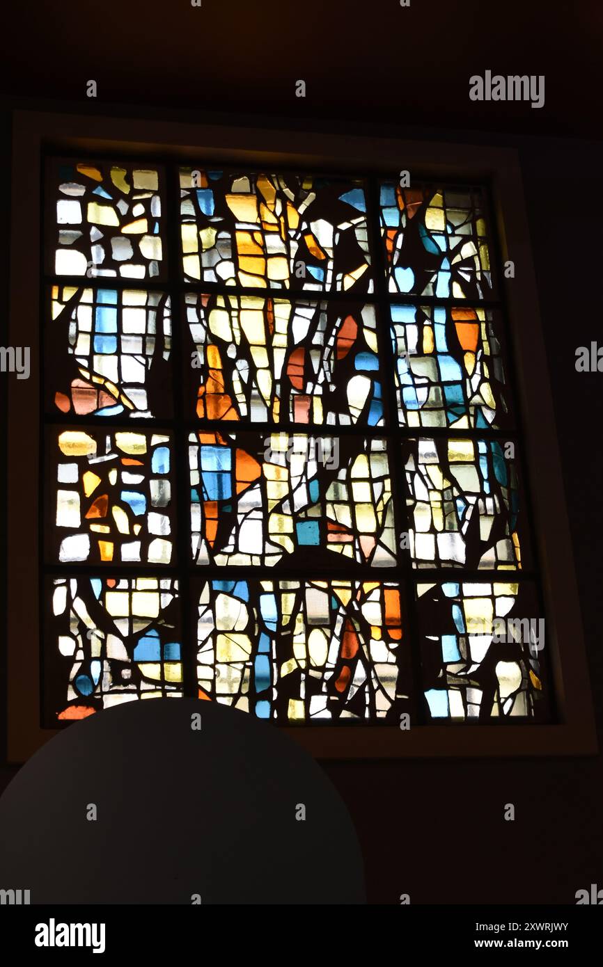 L'église Saint-Pierre-et-Saint-Paul est une église de Maubeuge, située au 1 rue de Valmy, le porche se trouvant avenue Franklin-Roosevelt. L'édifice Foto Stock