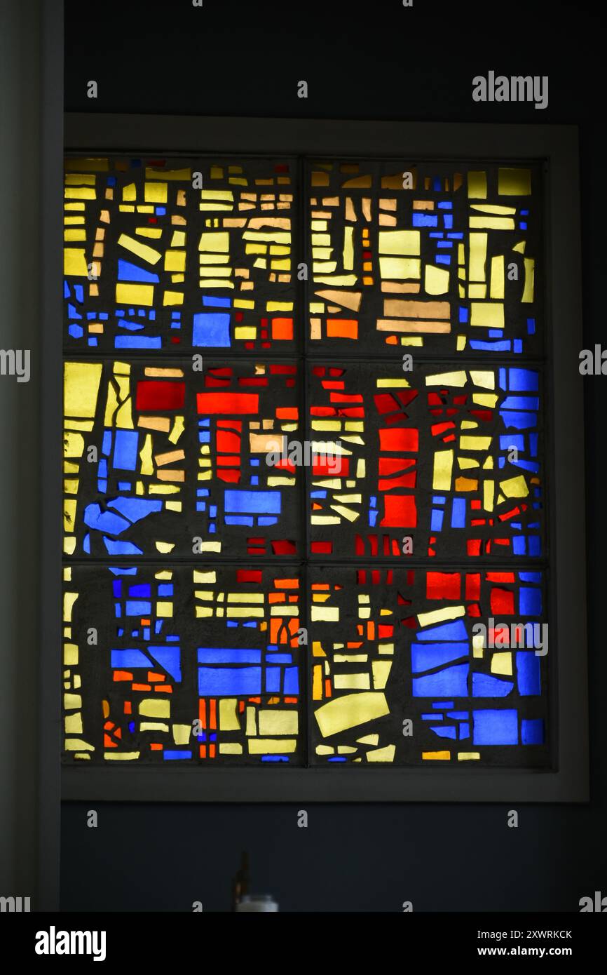 L'église Saint-Pierre-et-Saint-Paul est une église de Maubeuge, située au 1 rue de Valmy, le porche se trouvant avenue Franklin-Roosevelt. L'édifice Foto Stock