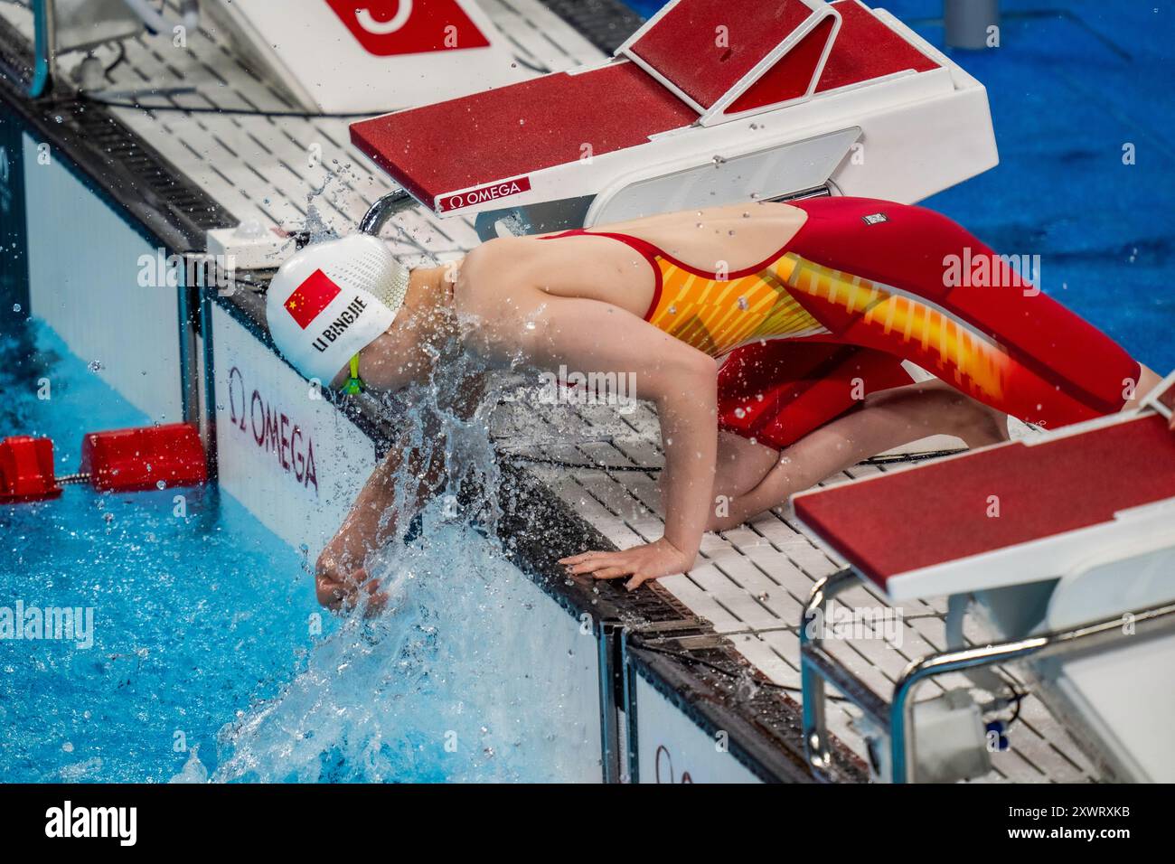 Li Bingjie (CHN) gareggia nei 800 metri di stile libero femminile ai Giochi Olimpici estivi del 2024. Foto Stock
