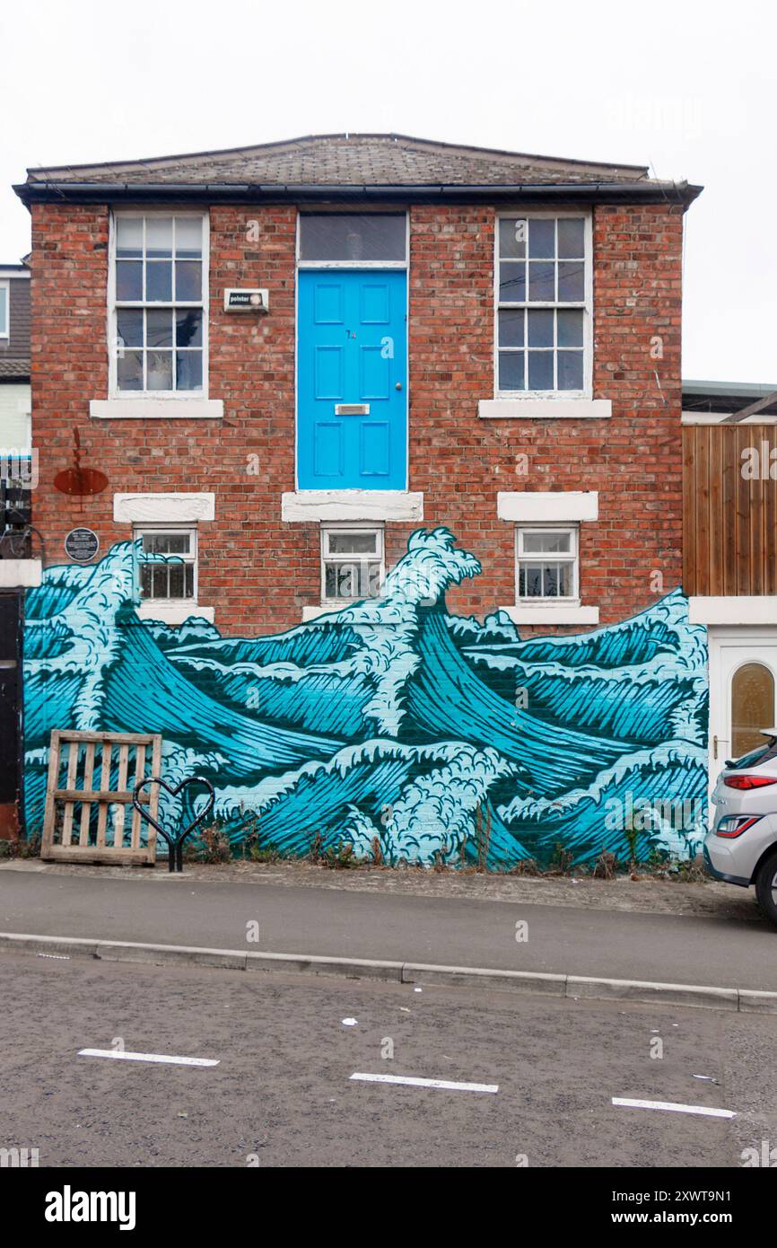 street art, graffiti, pittura murale a ouseburn, newcastle upon tyne, stile newcastle, pittura a onde giapponesi Foto Stock