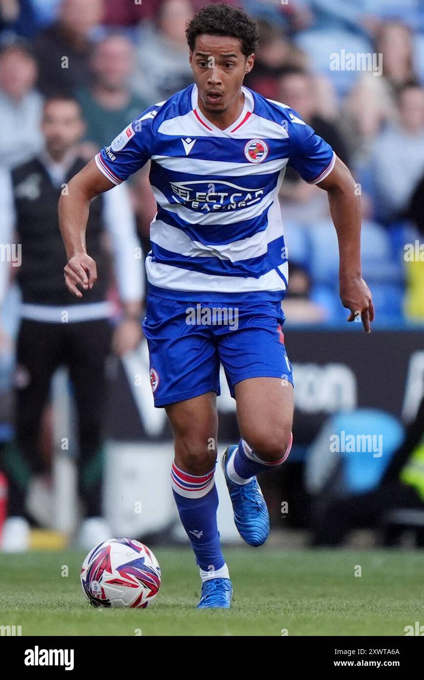 Ben Elliott di Reading durante il Bristol Street Motors Trophy, il Southern Group H Match al Select Car leasing Stadium di Reading. Data foto: Martedì 20 agosto 2024. Foto Stock