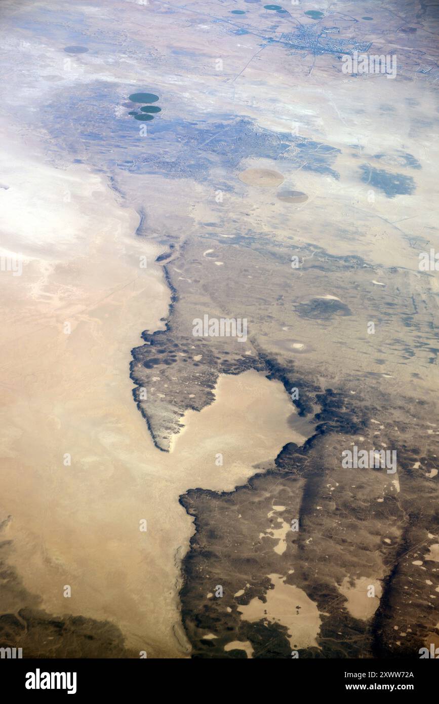 Vista aerea del deserto arabo in Arabia Saudita. Foto Stock