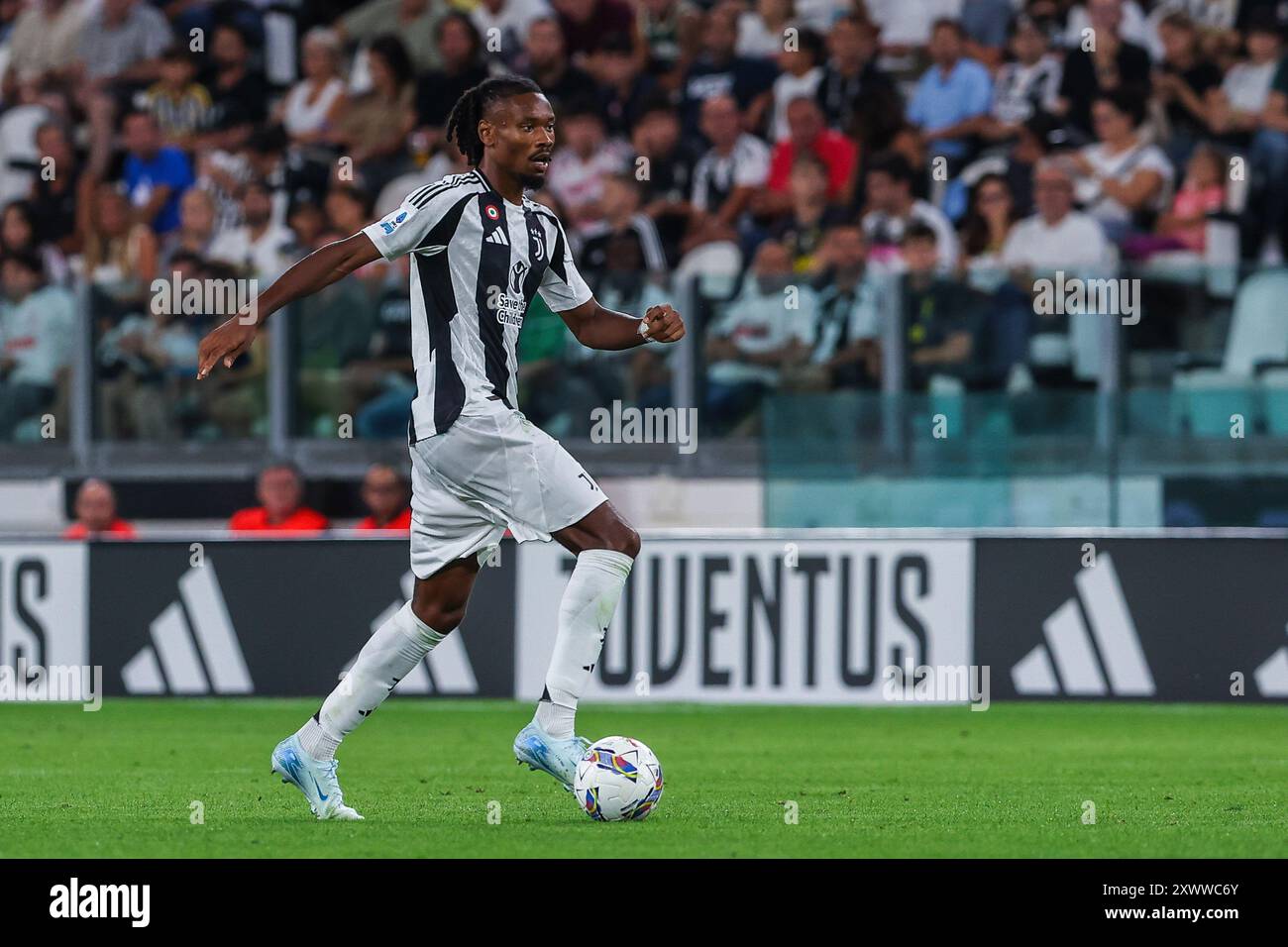 Torino, Italia. 19 agosto 2024. Khephren Thuram della Juventus FC visto in azione durante la partita di calcio di serie A 2024/25 tra Juventus FC e Como 1907 all'Allianz Stadium. Punteggio finale; Juventus 3:0 Como credito: SOPA Images Limited/Alamy Live News Foto Stock