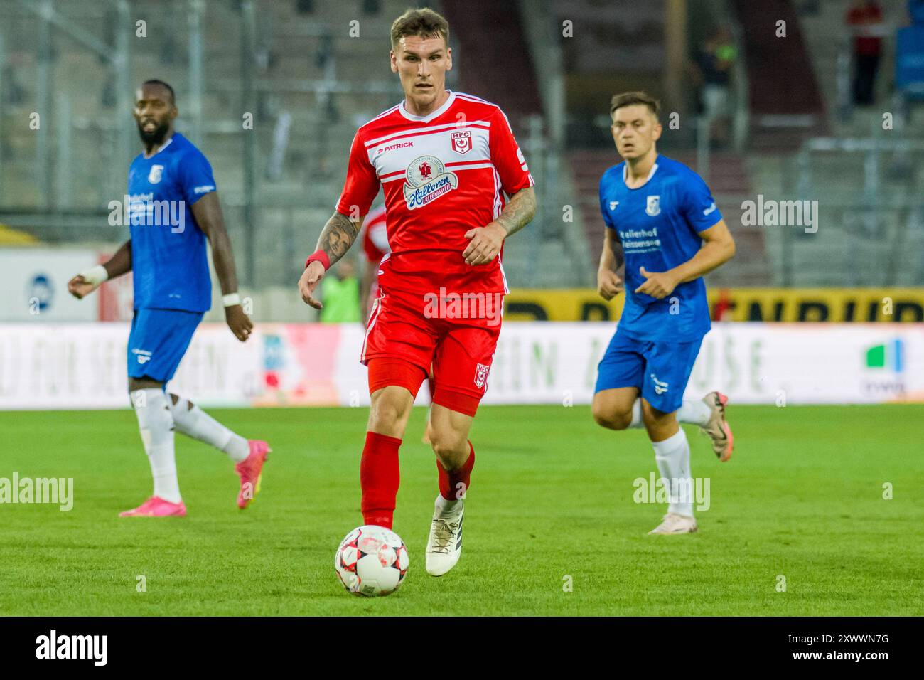 Halle, Deutschland 20. Agosto 2024: Regionalliga Nord/Ost - 2024/2025 - Hallescher FC vs. VSG Altglienicke IM Bild: Niclas Stierlin (Halle) Foto Stock