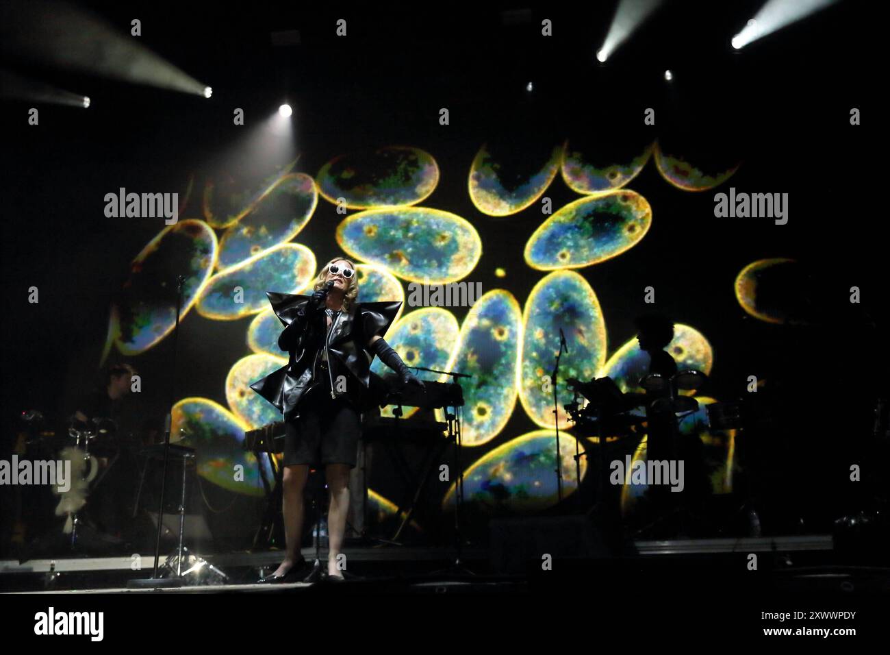 Roisin Murphy beim Off Days Festival in der Zitadelle Spandau a Berlino, 20. Agosto 2024. OFF Days Berlin *** Roisin Murphy all'Off Days Festival allo Zitadelle Spandau di Berlino, 20 agosto 2024 Off Days Berlin Foto Stock