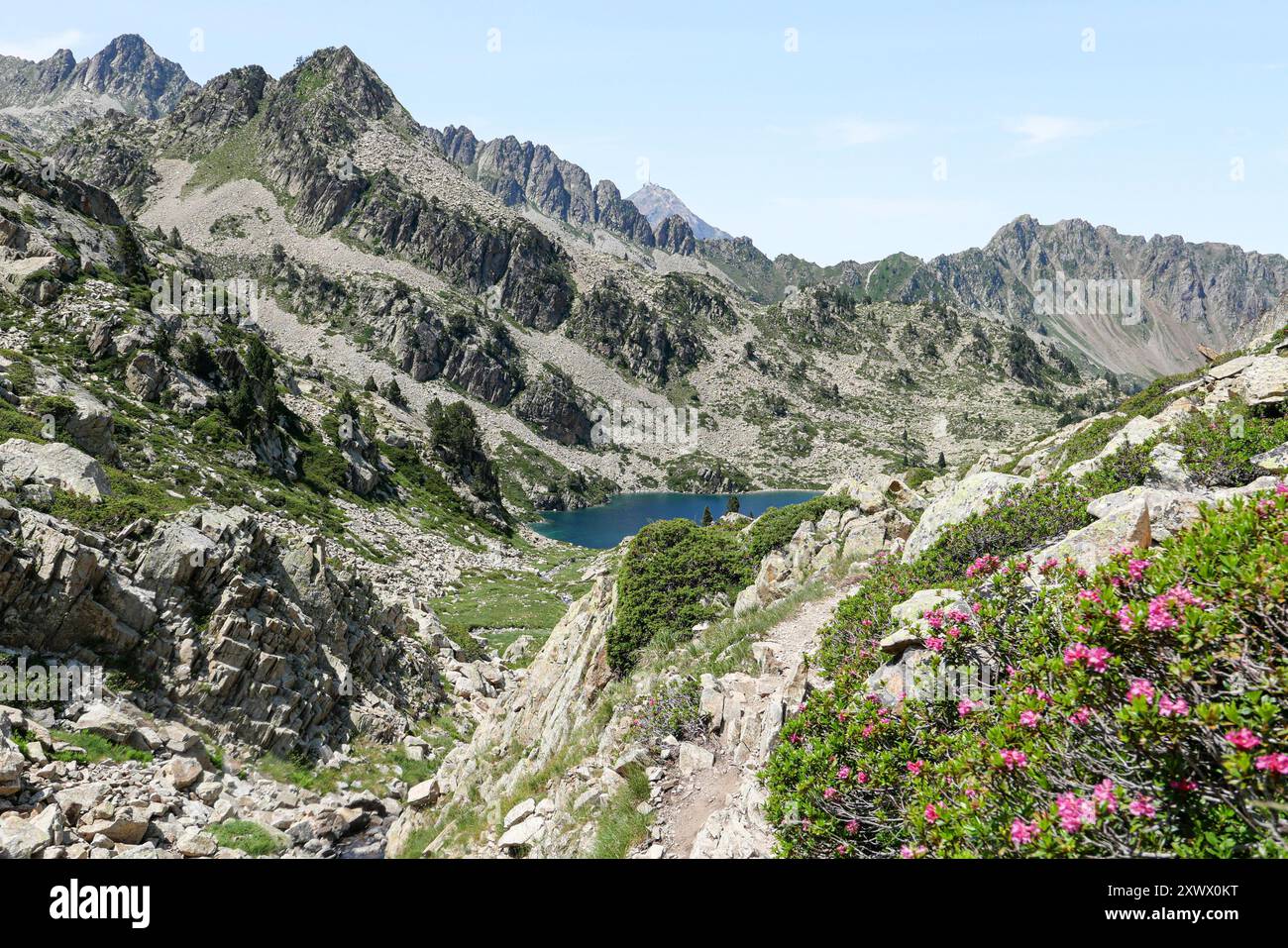 Bagneres-de-Bigorre (Francia sud-occidentale): Vista sul lago “lac du Campana” a un’altitudine di 2.225 m, porta d’ingresso alla riserva naturale di Neouvielle. Foto Stock