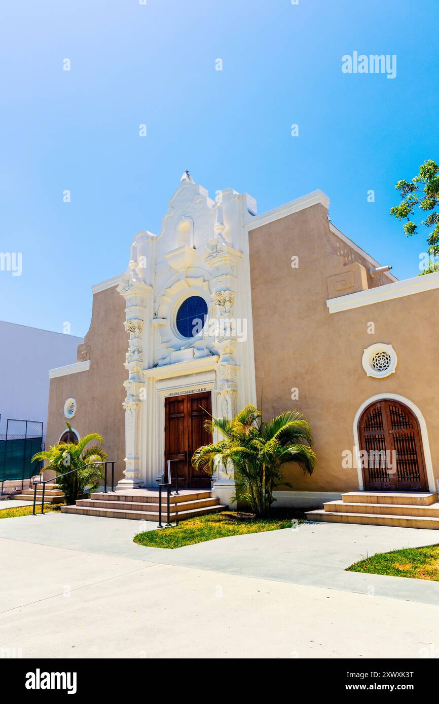 Esterno della chiesa locale di Miami Beach in stile revival spagnolo del 1921, Lincoln Road, Miami Beach, Florida, Stati Uniti Foto Stock