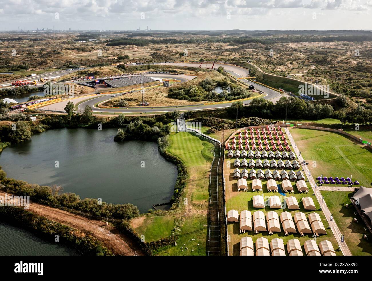 ZANDVOORT - Una foto drone di un campeggio temporaneo in vista del Gran Premio d'Olanda. Il circo di Formula 1 si sta stabilendo di nuovo nella località balneare olandese. ANP REMKO DE WAAL Foto Stock