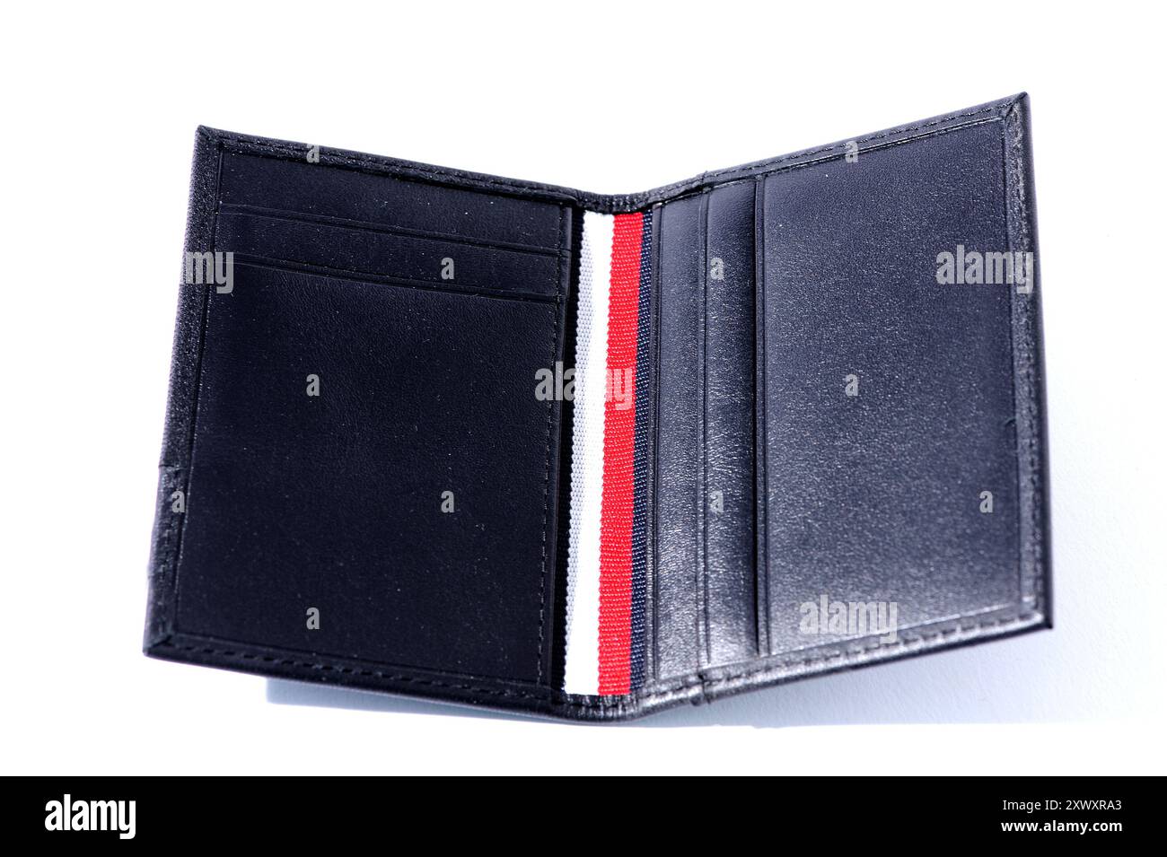 portafoglio, risparmi, finanza, business, economia, bilancio della famiglia, spese di sussistenza, spese correnti, banconote, pagamenti, pagamento in contanti Foto Stock