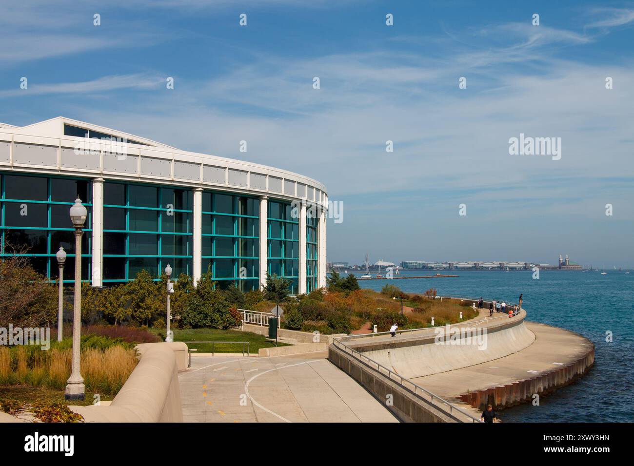 L'edificio dell'acquario John G Shedd e il Navy Pier di Chicago, Illinois, USA. Foto Stock