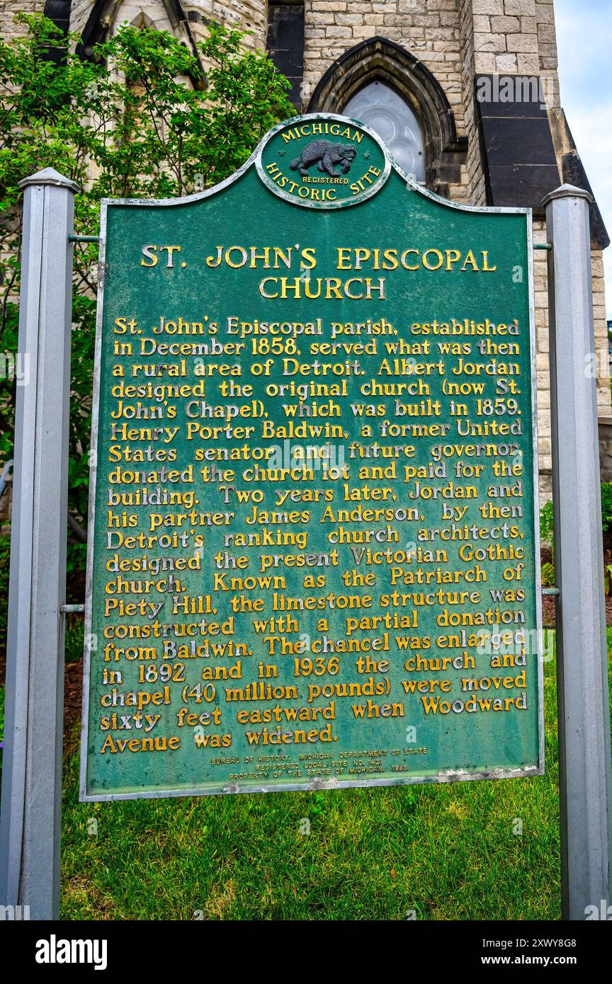 Detroit, USA - 1 agosto 2024: Informazioni storiche sulla placca metallica della Chiesa Episcopale di San Giovanni. Foto Stock