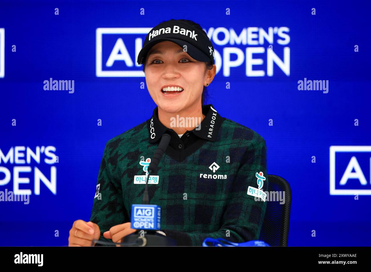 21 agosto 2024; Old Course at St Andrews, St Andrews, Fife, Scozia; AIG Womens Open Golf, Practice Day 3; Lydia Ko della nuova Zelanda sorride mentre parla con i media dopo il suo round pro am sull'Old Course, St Andrews Links all'AIG Women's Open Foto Stock