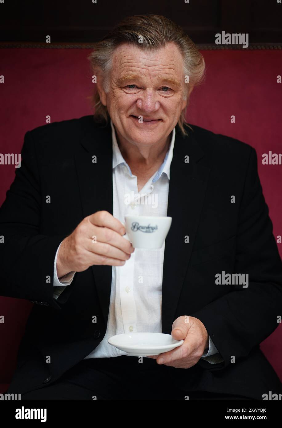 L'attore Brendan Gleeson al Bewley's Cafe in Grafton St, Dublino, al lancio del Bewley's Big Coffee Morning for Hospice che si svolge il 26 settembre, organizzato da Together for Hospice in aiuto di 24 Hospice e fornitori di cure mediche palliative specialistiche in tutta l'Irlanda. Entrambi i genitori di Gleeson trascorsero i loro ultimi giorni al St Francis Hospice di Dublino. Data foto: Mercoledì 21 agosto 2024. Foto Stock