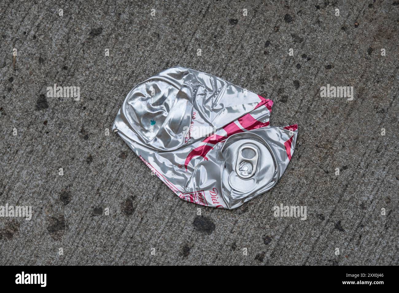 Lattina di Coca Cola a dieta schiacciata Foto Stock