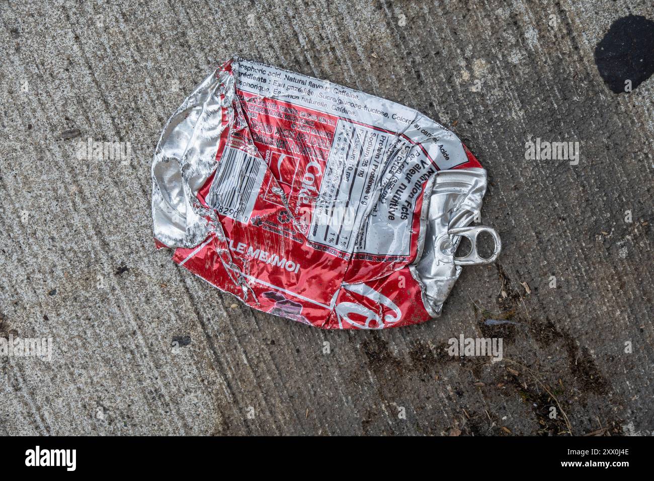 Lattina di Coca Cola a dieta schiacciata Foto Stock