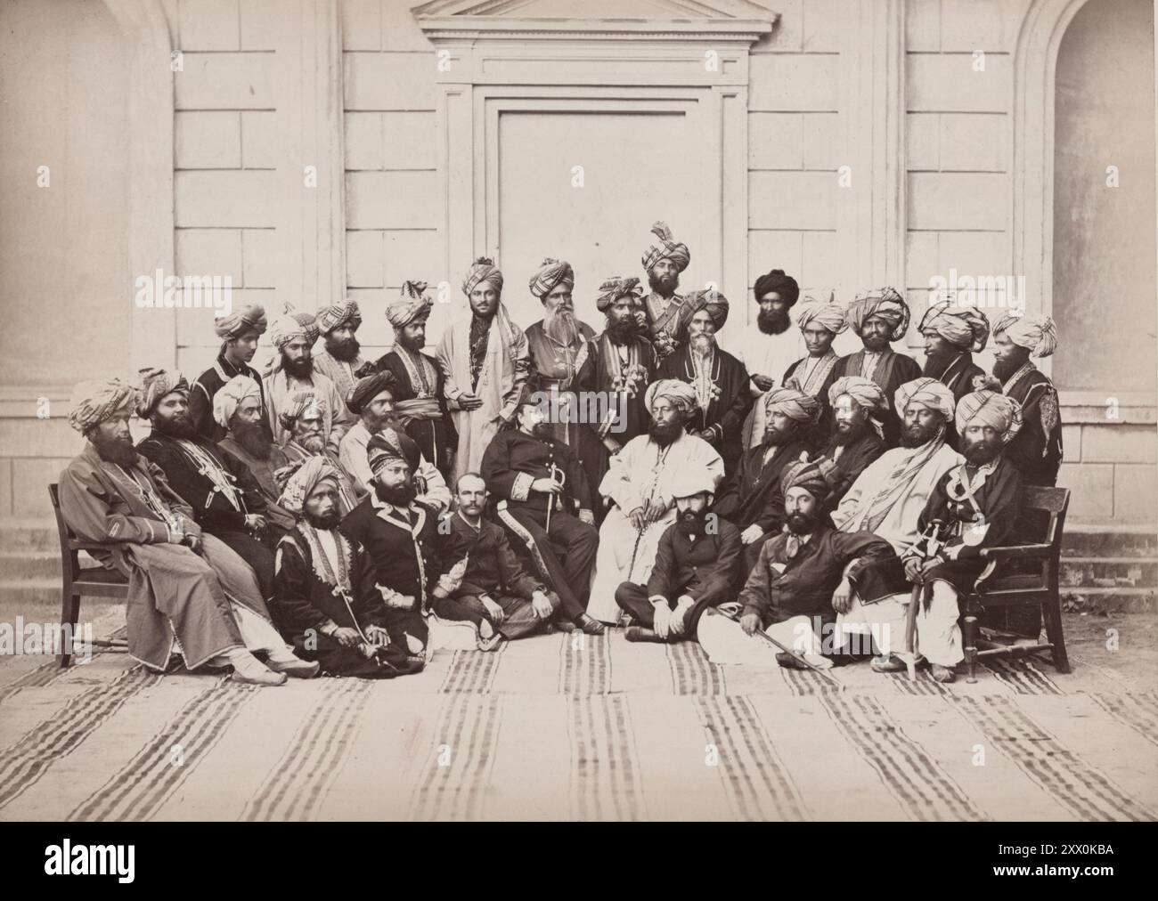 Seconda guerra anglo-afghana. Foto d'epoca di un gruppo di Durbari afghani a Lahore. Afghanistan, dicembre 1880 Foto Stock