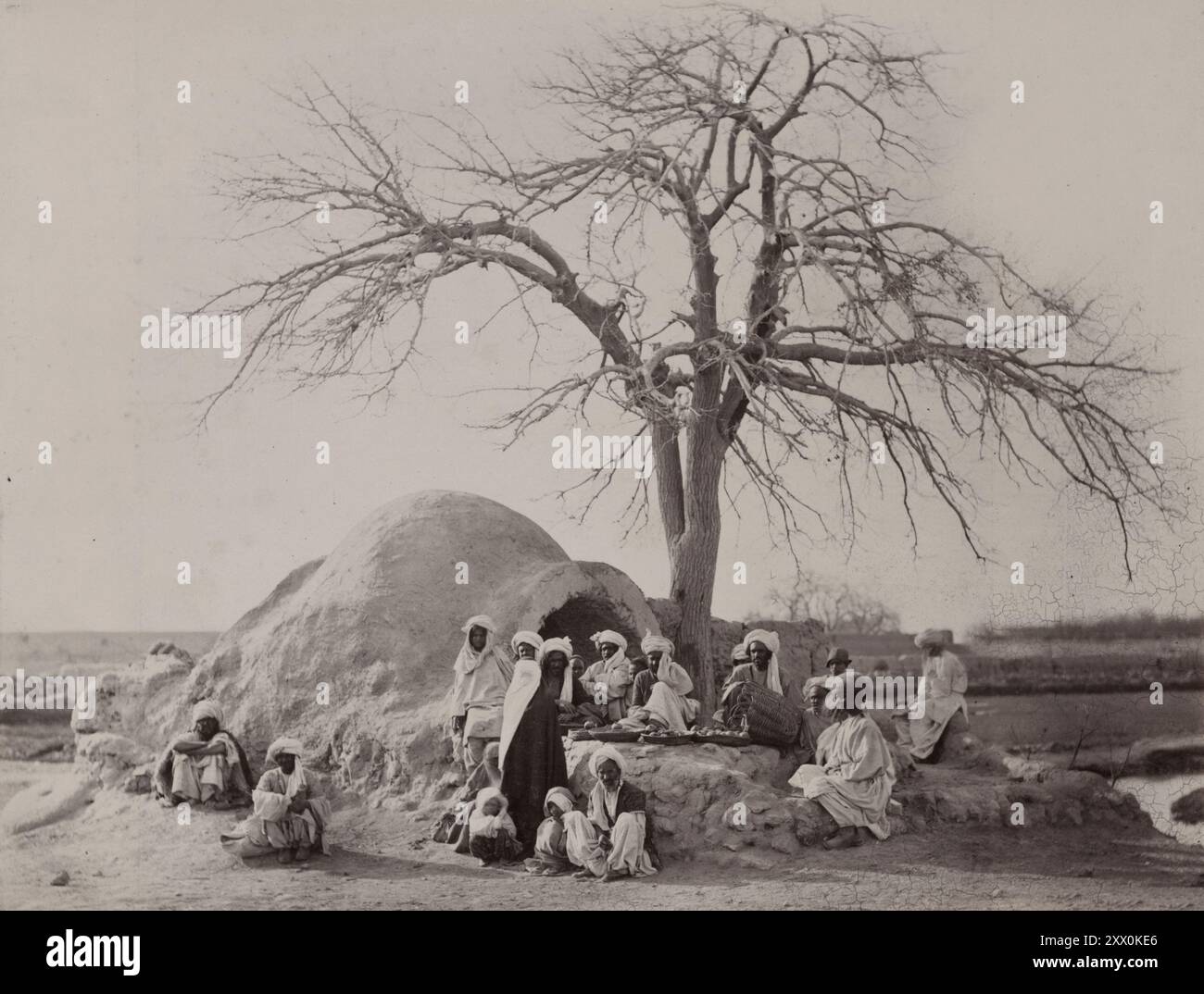 La vita in Afghanistan alla fine del XIX secolo. Sellers di melograno, Kokaran Road, Kandahar Foto Stock