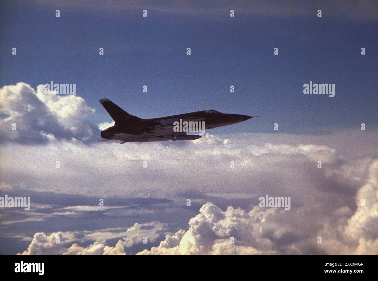 F-105 Thunderchief nei cieli sopra il sud-est asiatico. Luglio 1966 Foto Stock