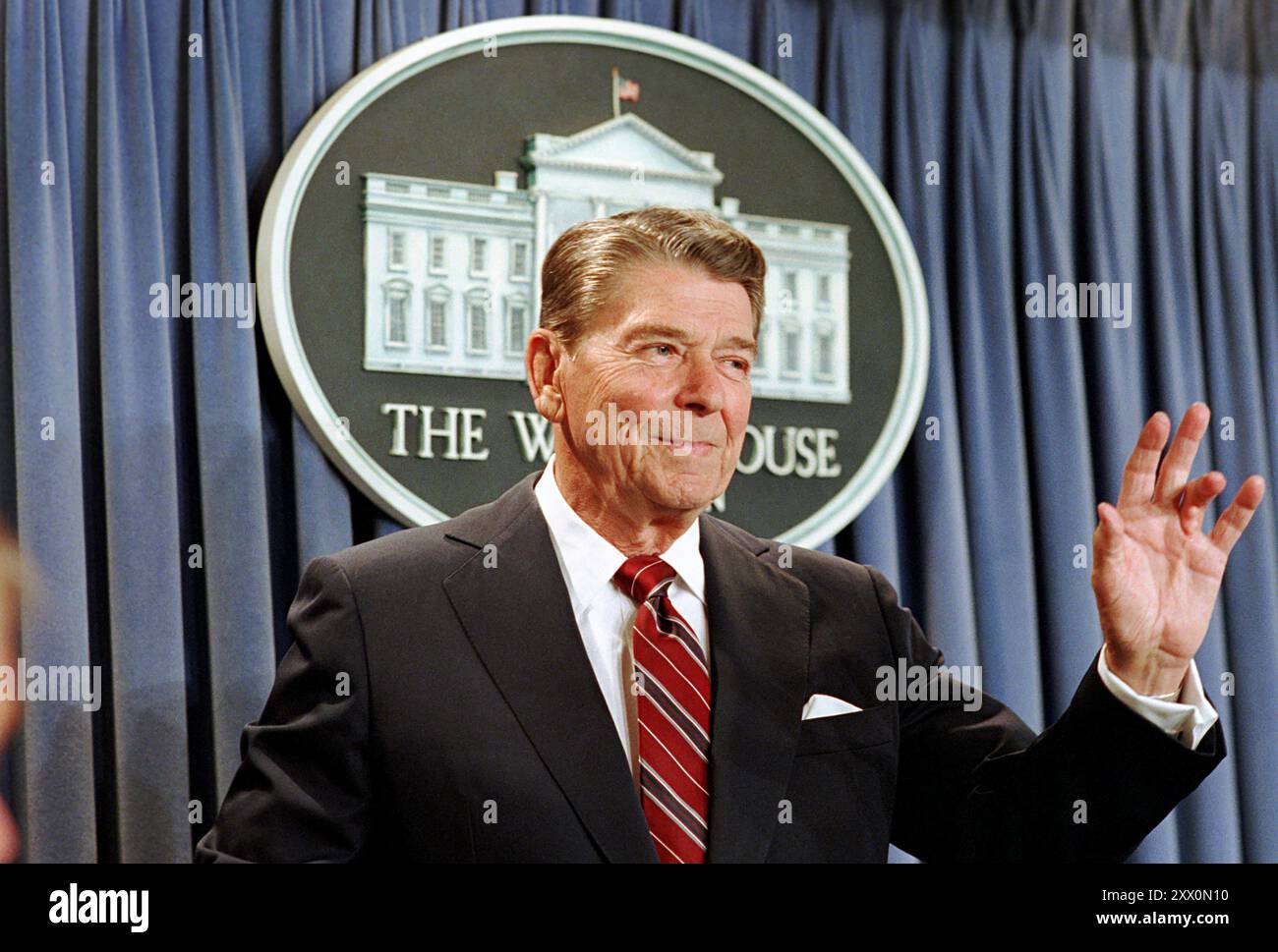 Il Presidente Reagan Press Briefing sull'economia nella sala stampa. 6 settembre 1985 Foto Stock