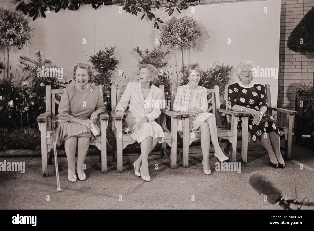 Foto d'epoca dell'ex First Lady Bird Johnson, Betty Ford, Nancy Reagan e Barbara Bush. USA, maggio 1994. Di L. Patterson Foto Stock